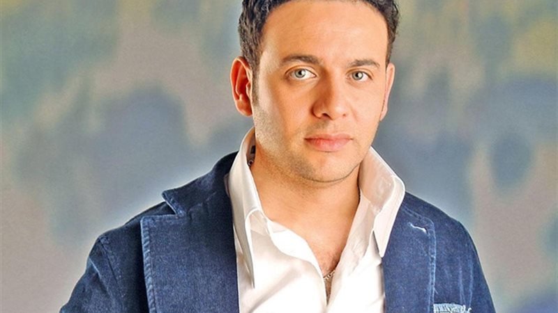 مصطفي قمر