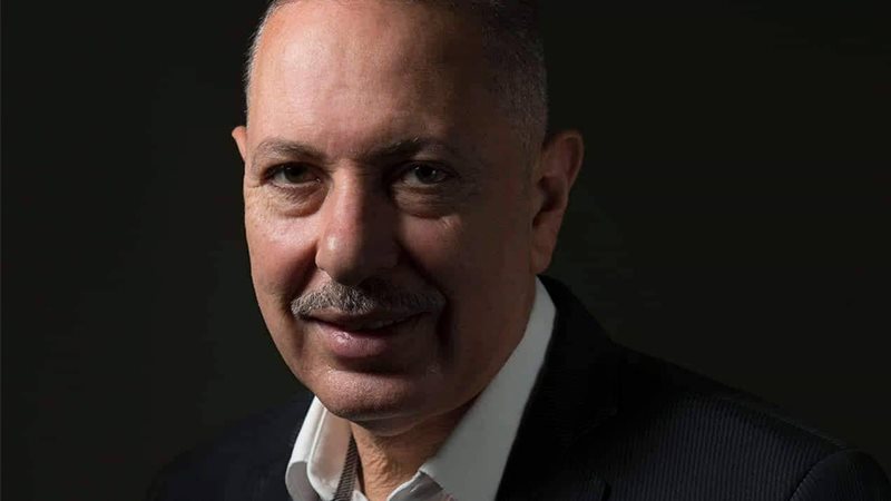 الناقد الفني خالد