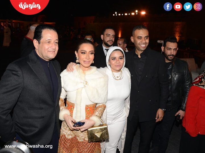 الصور الأولى من جلسة تصوير زفاف ابنة شقيق عادل إمام 